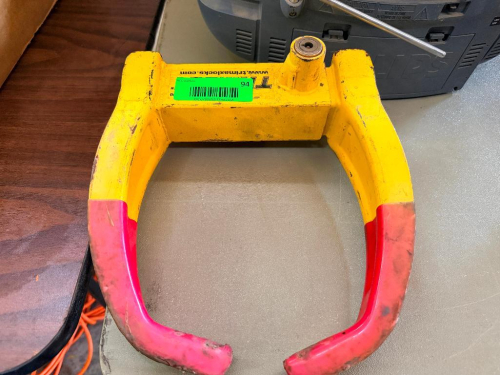 WHEEL BOOT. NO KEY