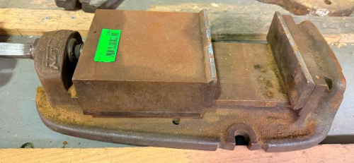 KURT HEAVY-DUTY PRECISION MACHINE VISE WITH CAST IRON BODY, STEEL JAWS, AND LEAD SCREW CLAMPING MECHANISM.