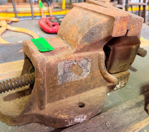 HEAVY-DUTY PRECISION MACHINE VISE WITH CAST IRON BODY, STEEL JAWS, LEAD SCREW CLAMPING MECHANISM, AND SWIVEL BASE.