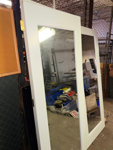 (1) LOT OF ASSORTED NEW INTERIOR DOORS AND CLOSET DOOR. APPROX (8)