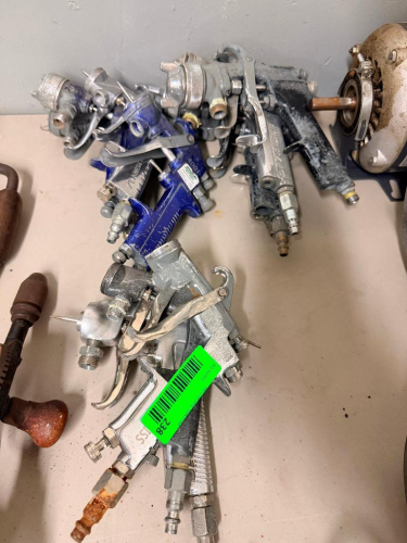 LOT OF ASSORTED PNEUMATIC PAINT SPRAY GUNS WITH METAL BODIES, TRIGGER CONTROLS, ADJUSTABLE SPRAY NOZZLES, AIR FITTINGS AND FLUID CONNECTIONS.