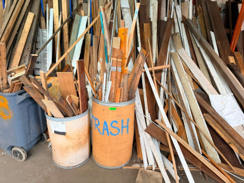 (1) LARGE LOT OF ASSORTED TRIM, MOLDING AND BASE BOARD - RECLAIMED.