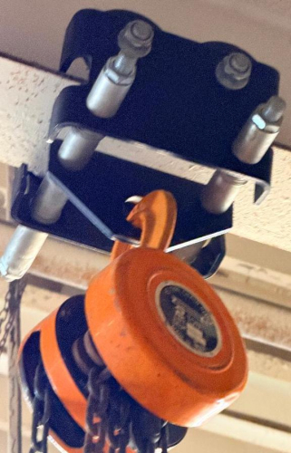1/2 TON CHAIN HOIST W/ FALL.