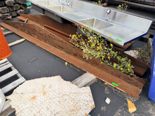 (2) 8' STEEL I BEAMS ( RUSTED )