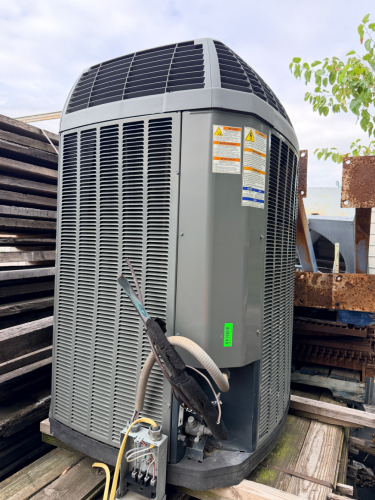 COMMERCIAL AIR-COOLED HVAC CONDENSING UNIT / HEAT PUMP WITH TOP-DISCHARGE FAN, LOUVERED COIL PROTECTION, REFRIGERANT SERVICE CONNECTIONS, AND ELECTRICAL DISCONNECT.
