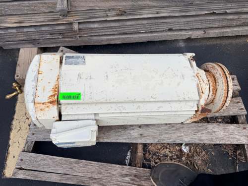SACCARDO THREE-PHASE ASYNCHRONOUS SERVO MOTOR WITH INTEGRAL BRAKE ASSEMBLY AND FLANGED OUTPUT.