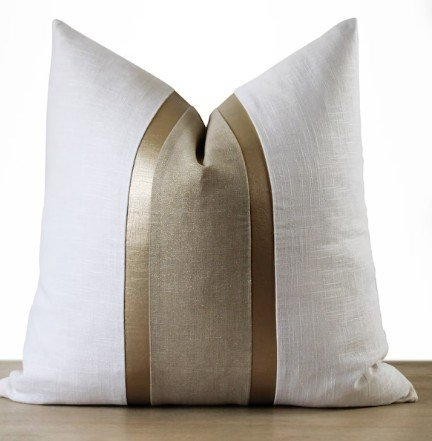(1) DECORATIVE THROW PILLOW