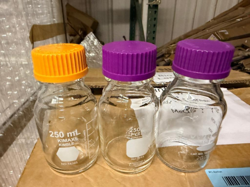 (1) BOX OF ASSORTED 250 ML KIMAX / KIMBLE AND PYREX LAB GLASS BOTTLES.