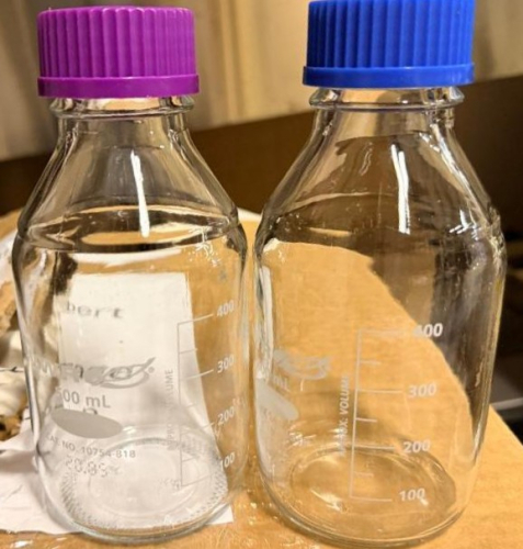 (1) BOX OF ASSORTED 250 ML KIMAX / KIMBLE AND PYREX LAB GLASS BOTTLES.