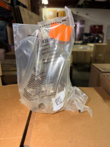 CORNING 1L ERLENMEYER FLASKS, NONPYROGENIC POLYCARBONATE CONSTRUCTION WITH VENTED CAPS. INDIVIDUALLY BAGGED, 25 FLASKS PER CASE.