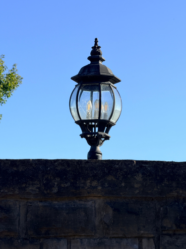 (4) LANTERN STYLE LIGHT FIXTURES.