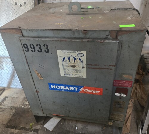 (1) INDUSTRIAL 36V FORK LIFT BATTERY CHARGER
