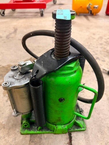 HEAVY-DUTY AIR/HYDRAULIC BOTTLE JACK WITH THREADED ADJUSTABLE LIFTING SADDLE, PNEUMATIC PUMP ASSEMBLY, AIR HOSE, RETURN SPRINGS, AND STEEL BASE.