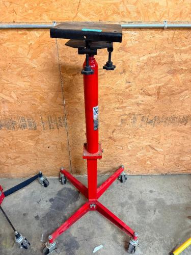 STRONGWAY 1,000 LB. HYDRAULIC TRANSMISSION JACK WITH ADJUSTABLE LIFTING SADDLE, TELESCOPING HYDRAULIC CYLINDER, FOUR-LEG STEEL BASE AND SWIVEL CASTERS.