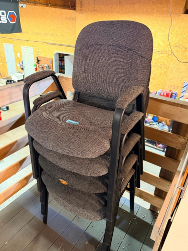 (5) STACKABLE UPHOLSTERED GUEST CHAIRS WITH BROWN FABRIC SEATS AND BACKRESTS, PADDED ARMRESTS, AND BLACK METAL FRAMES.