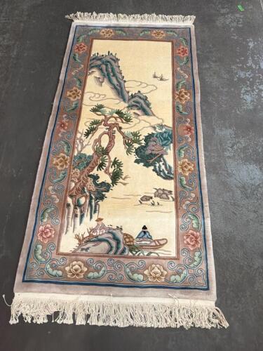 DECORATIVE ORIENTAL-STYLE RUNNER RUG