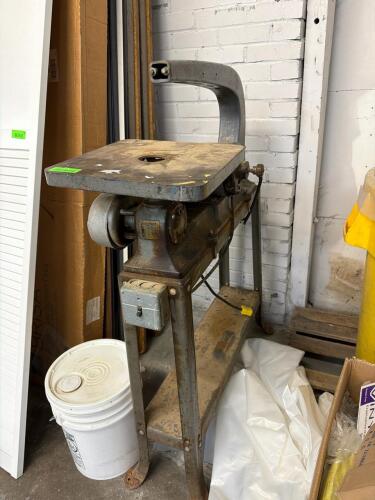 VINTAGE FLOOR-STANDING SCROLL SAW