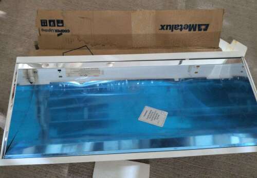 COOPER METALUX RWW-1BX40MI-277V-EB51-U FLUORESCENT WALL-WASH LIGHT