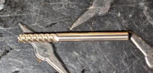 (2) SOLID CARBIDE SQUARE END MILLS