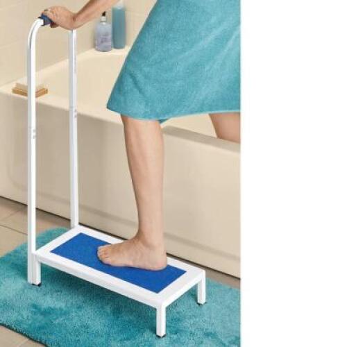 NON-SLIP BATH STEP WITH HANDLE