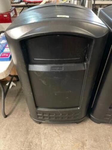 PLASTIC PLASTIC HEAVY DUTY TRASH CAN ENCLOSURE.