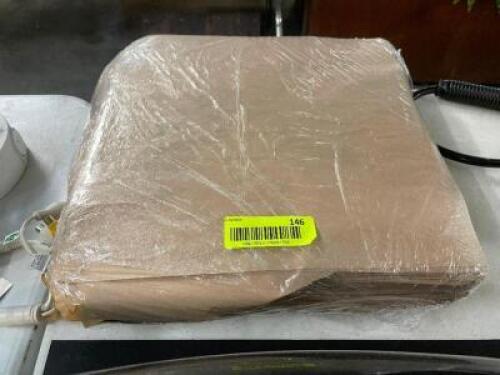 (1) PACK OF 24 TAN CLEANING RAGS.