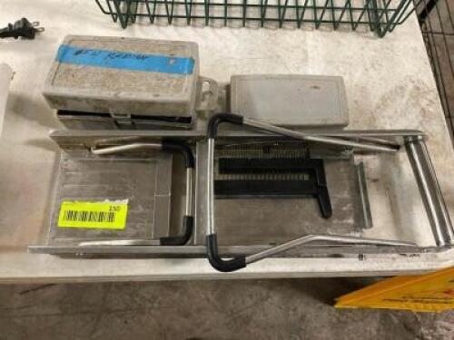 MANDOLIN SLICER W/ EXTRA BLADES.