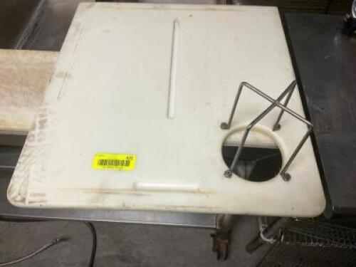 WHITE PLASTIC CUTTING BOARD