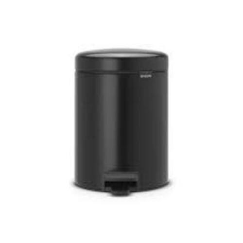 DESCRIPTION: (1) TRASH CAN WITH STEP LID BRAND/MODEL: BGH #BHS126496320030 INFORMATION: BLACK RETAIL$: $15.00 EA SIZE: 5L QTY: 1