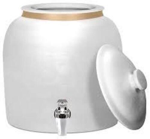 DESCRIPTION: (1) WATER DISPENSER BRAND/MODEL: BRIO INFORMATION: WHITE RETAIL$: $60.00 SIZE: 2.5 GALLON QTY: 1