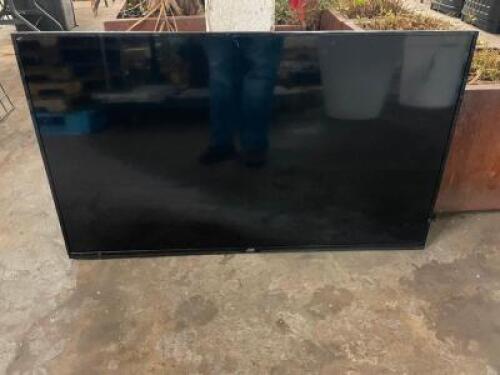 JVC 48" FLAT SCREEN TV WITH WALL MOUNT