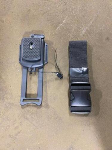 DESCRIPTION: (8) QUICK RELEASE PLATE BRAND/MODEL: MOVO/ INFORMATION: BLACK/WITH STRAP RETAIL$: 29.95 EACH QTY: 8