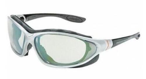 DESCRIPTION: (4) SAFETY GLASSES BRAND/MODEL: HARLEY DAVIDSON/HD1303 INFORMATION: BLACK & SILVER/ANTI-FOG SIZE: UNIVERSAL QTY: 4