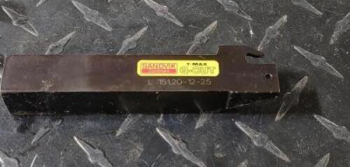 (1) T-MAX Q-CUT PARTING AND GROOVING TOOLHOLDER