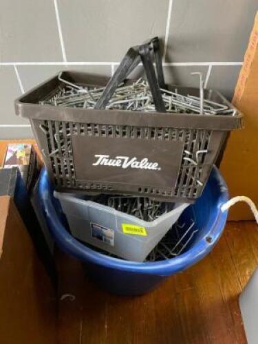 LOT OF ASSORTED SLAT WALL PEG HOOKS.