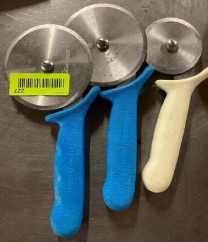 DESCRIPTION: (3) ASSORTED PIZZA WHEELS/ LOCATION: BAY 7 THIS LOT IS: SOLD BY THE PIECE QTY: 3