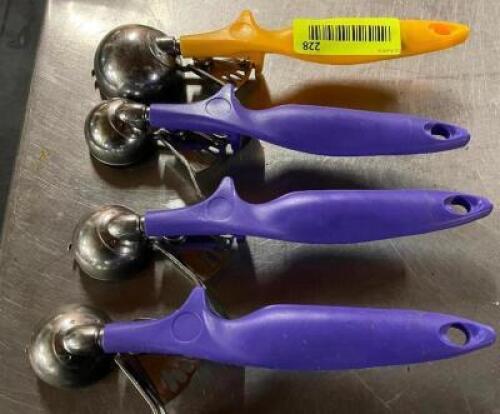 DESCRIPTION: (4) STAINLESS SCOOPS. LOCATION: BAY 7 THIS LOT IS: SOLD BY THE PIECE QTY: 4