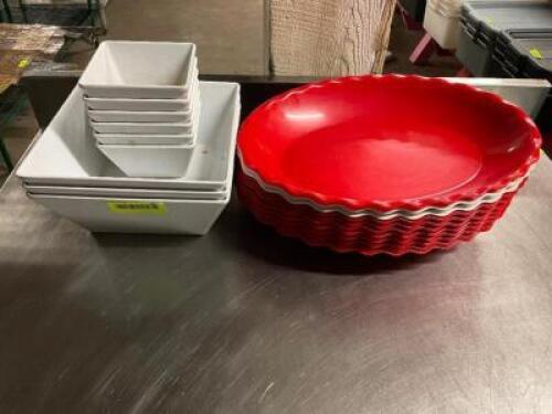 DESCRIPTION: (1) LOT OF ASSORTED PLASTIC TRAYS AND BOWLS. LOCATION: BAY 7 THIS LOT IS: ONE MONEY QTY: 1