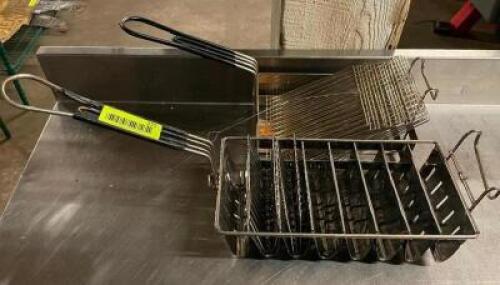 DESCRIPTION: (2) TACO FRY BASKETS LOCATION: BAY 7 THIS LOT IS: SOLD BY THE PIECE QTY: 2