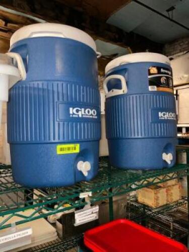 DESCRIPTION: (2) 5 GALLON IGLOO WATER COOLERS BRAND / MODEL: IGLOO LOCATION: BAY 7 THIS LOT IS: SOLD BY THE PIECE QTY: 2