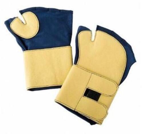 DESCRIPTION: (3) ANTI-VIBRATION GLOVES BRAND/MODEL: CONDOR/2HEV6 INFORMATION: BLUE & TAN/LEATHER/GEL PAD RETAIL$: 17.11 EACH SIZE: MED QTY: 3