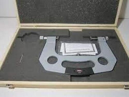 DESCRIPTION: (1) SNAP GAGE BRAND/MODEL: SPI #14-308-1 RETAIL$: $169.00 SIZE: 7/16X9/16 FLAT CARBIDE ANVILS QTY: 1