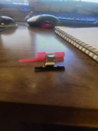 DESCRIPTION: (1) CASE OF APPROX (100) PLASTIC CLIPS INFORMATION: BLACK SIZE: SMALL PLASTIC/ METAL CLIPS QTY: 1