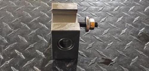 DESCRIPTION: (1) SERIES BXA #4 BORING BAR TOOL POST HOLDER BRAND/MODEL: PHASE II 09043399 RETAIL$: $154.82 SIZE: 10-15" LATHE SWING 7/8" CLH QTY: 1