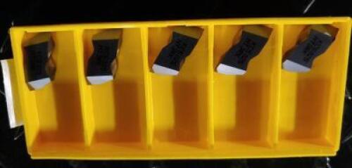DESCRIPTION: (20) CARBIDE THREADING INSERTS BRAND/MODEL: KENNAMETAL 1795787 RETAIL$: $ 29.01 PER INSERT QTY: 20