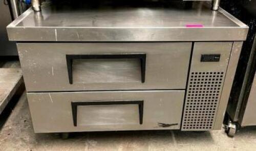 DESCRIPTION: 36" REFRIGERATED CHEF BASE BRAND/MODEL: TRUE TRCB-36 QTY: 1