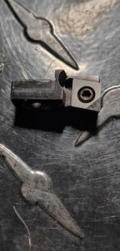 DESCRIPTION: (5) DIAMOND INDEXABLE CARTRIDGE BRAND/MODEL: KENNAMETAL 1050247 RETAIL$: $ 115.00 EA QTY: 5