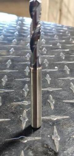 DESCRIPTION: (1) SOLID CARBIDE MAINTENANCE DRILL BIT BRAND/MODEL: SUMITOMO MDS3281MHV RETAIL$: 141.88 SIZE: 21/64" QTY: 1