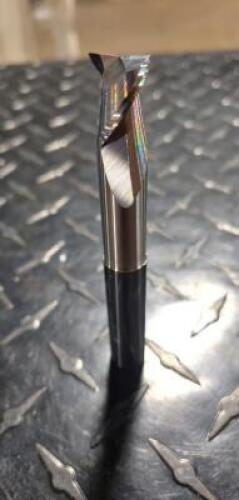DESCRIPTION: (2) SOLID CARBIDE SQ END MILLS BRAND/MODEL: COREHOG AR50022 RETAIL$: $186.50 EA SIZE: 1/2" DIA, 5/8" LOC QTY: 2