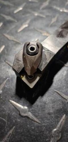 DESCRIPTION: (1) COROTURN T-MAX P SHANK TOOL HOLDER BRAND/MODEL: SANDVIK COROMANT DCLNR 1616H 12 RETAIL$: 110.21 SIZE: 16MM X 16MM SHANK QTY: 1